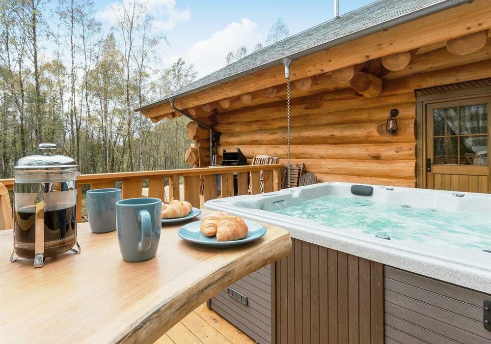 5* Scottish Highlands Log Cabin Break with Hot Tub - Image 8