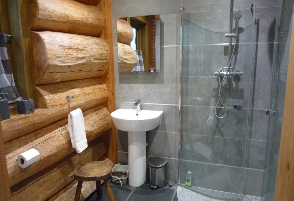 5* Scottish Highlands Log Cabin Break with Hot Tub - Image 7