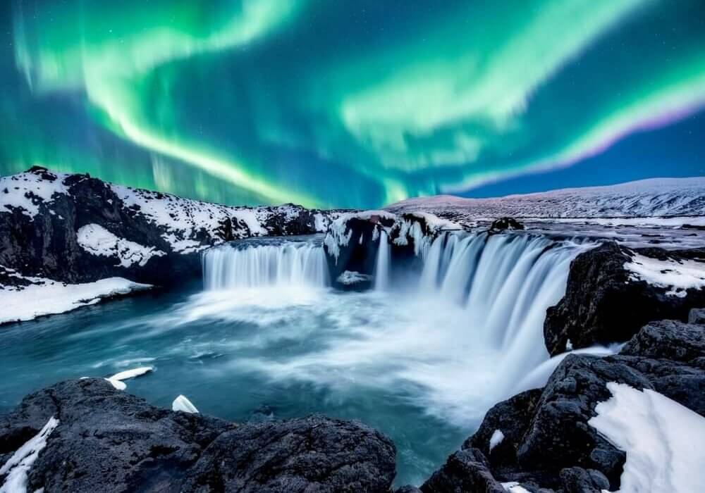 PLAN AHEAD: Winter 2024 Breaks to Iceland - Image 1