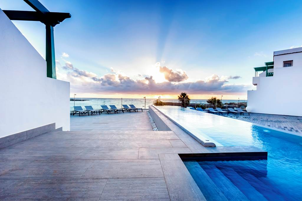 Late September Luxury Lanzarote Whirlpool Room - Image 2