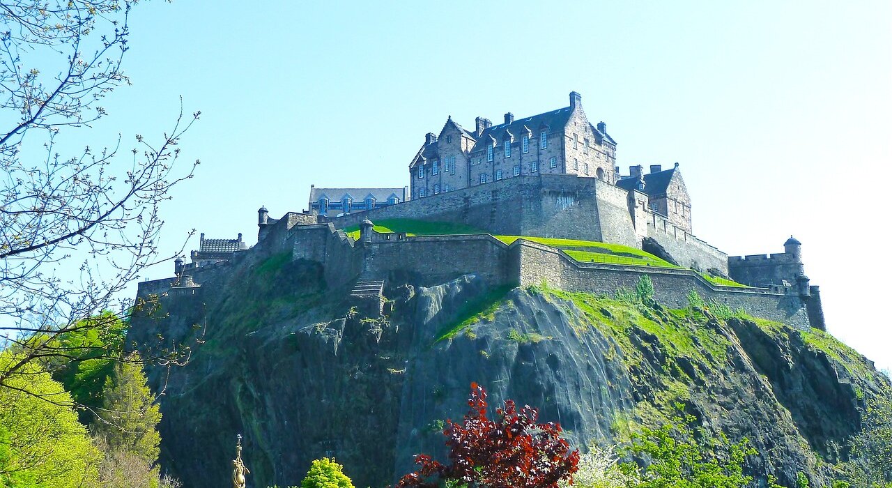 Edinburgh and Castle of Light Winter Tour - Image 1