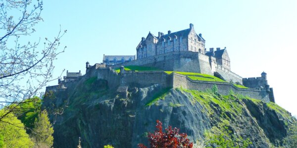 Edinburgh and Castle of Light Winter Tour