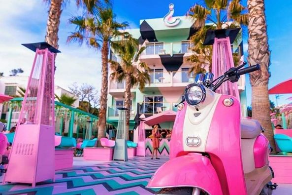 A POP of PINK at Wi-Kii Woo Ibiza Hotel - Image 1
