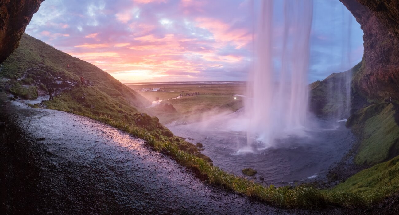 Iceland Includes Northern Lights Tour & Sky Lagoon - Image 1