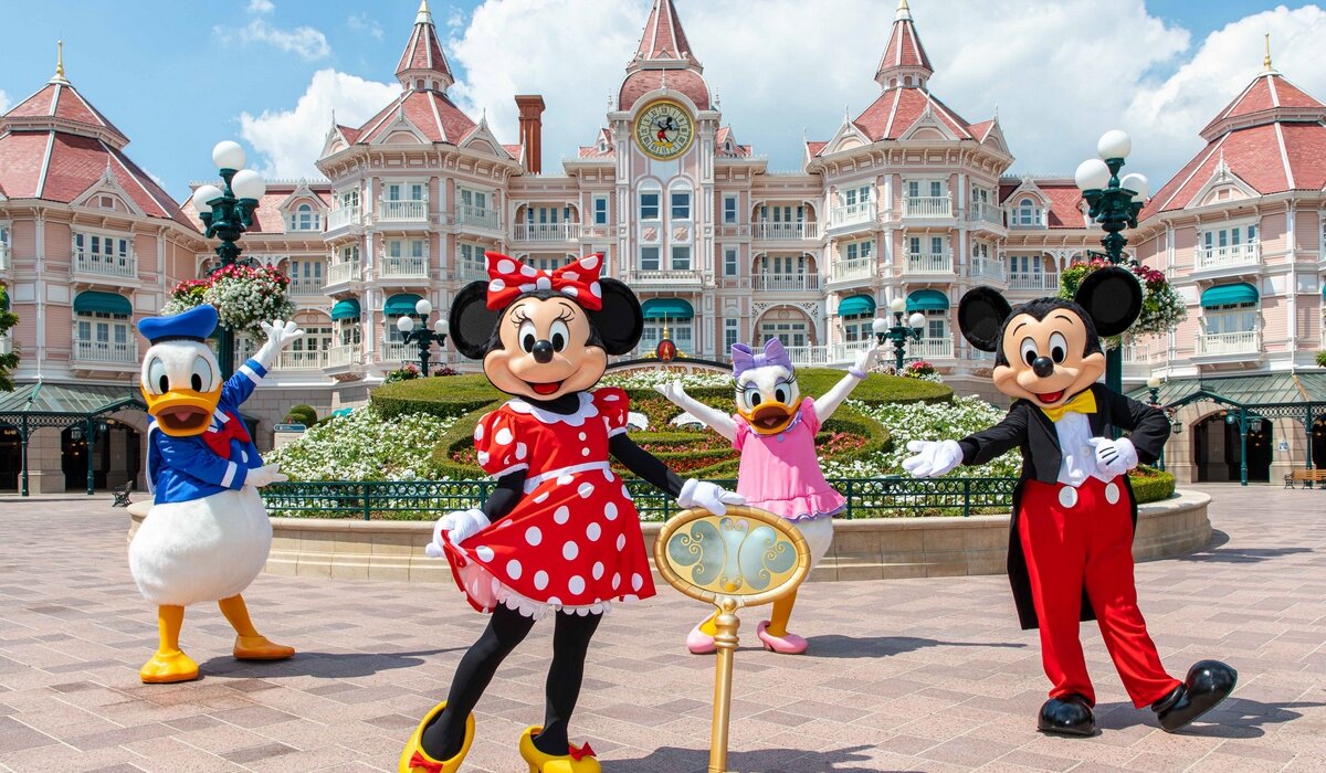 FAMILY OF 4 Break to Disneyland Paris - Image 2