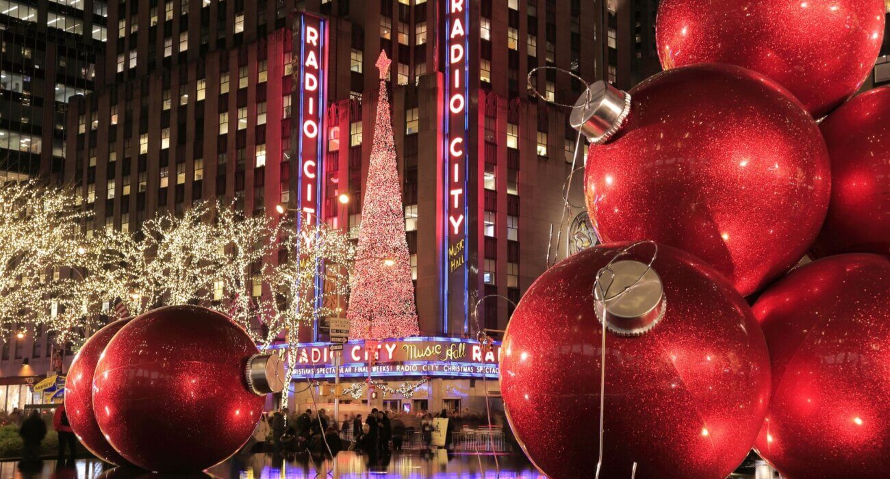 Spend ACTUAL Christmas in New York City USA - Image 1