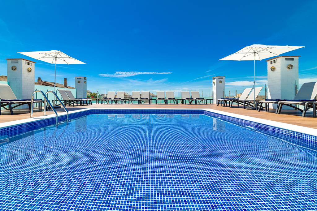 Adults Only Salou Spain TWO WEEK Offer - Image 2