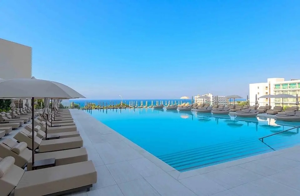 Luxury 5* Adults Only Cyprus at NInja Price - Image 1