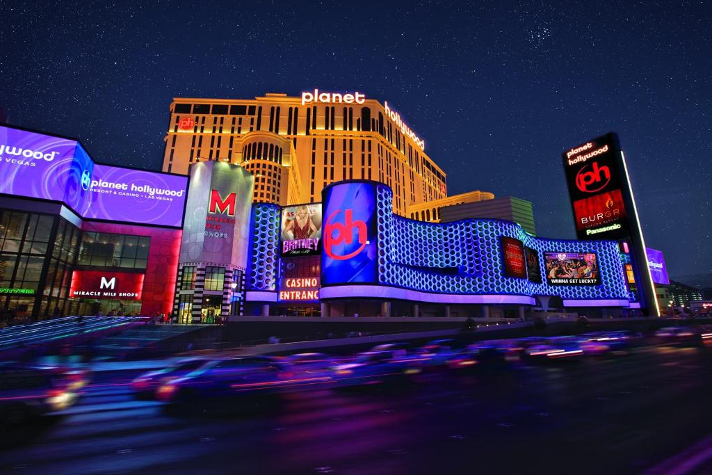 Spend Christmas in Viva Las Vegas USA - Image 3