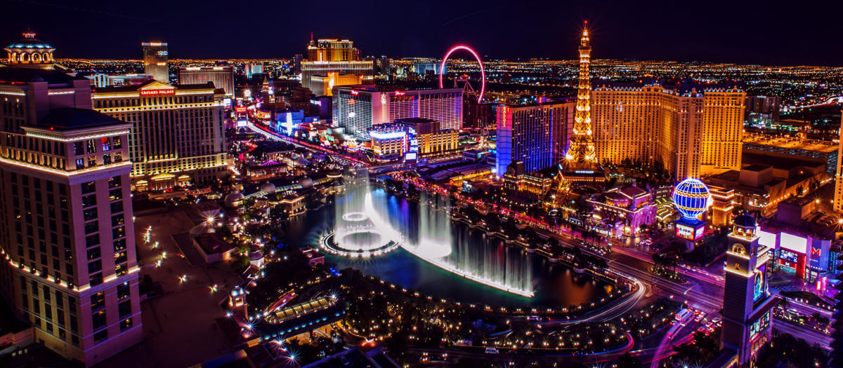Spend Christmas in Viva Las Vegas USA - Image 2