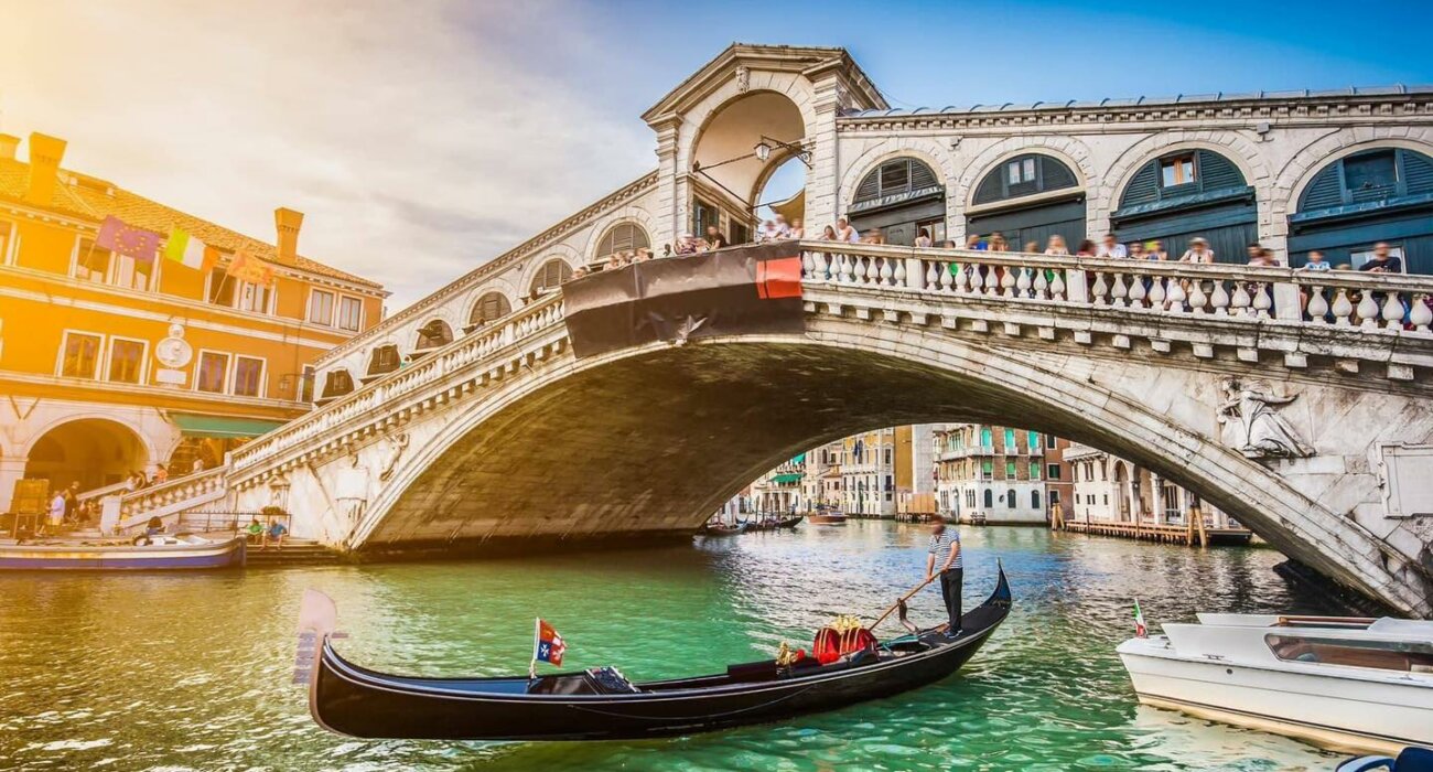Lake Garda, Venice & Verona FULL Escorted Tour - Image 2