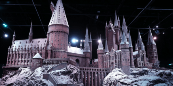 HARRY POTTER – HOGWARTS IN THE SNOW & LONDON