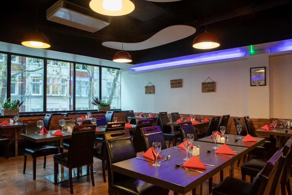 LONDON LATE YEAR EARLY BOOKER - Image 5