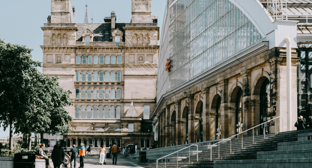 LIVERPOOL SUMMER UK CITY BREAK - Image 4