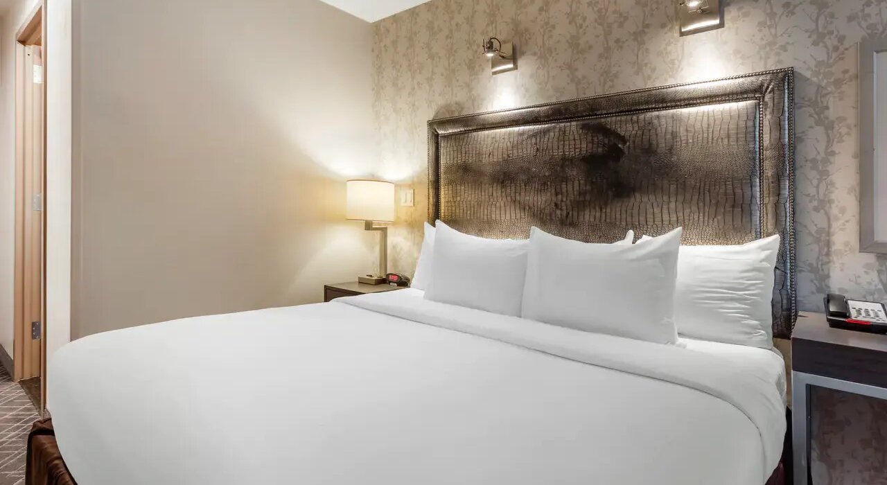 Experience the MAGIC of New York at Christmas - Image 2