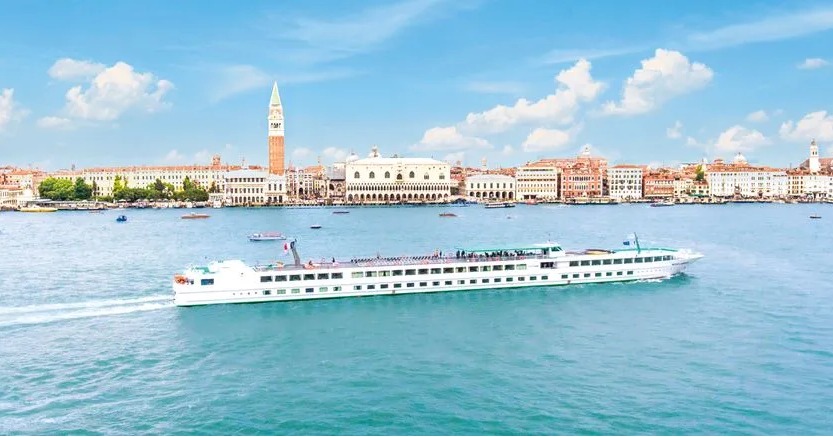 Peak Summer Venice and Verona River Cruise - Image 1
