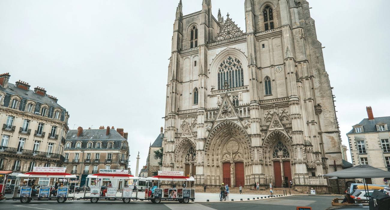NANTES, FRANCE AUTUMNAL CITY BREAK - Image 2