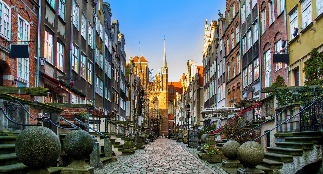 LAST MIN GDANSK POLAND SHORT BREAK - Image 2