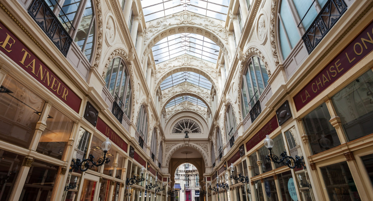 NANTES, FRANCE AUTUMNAL CITY BREAK - Image 3