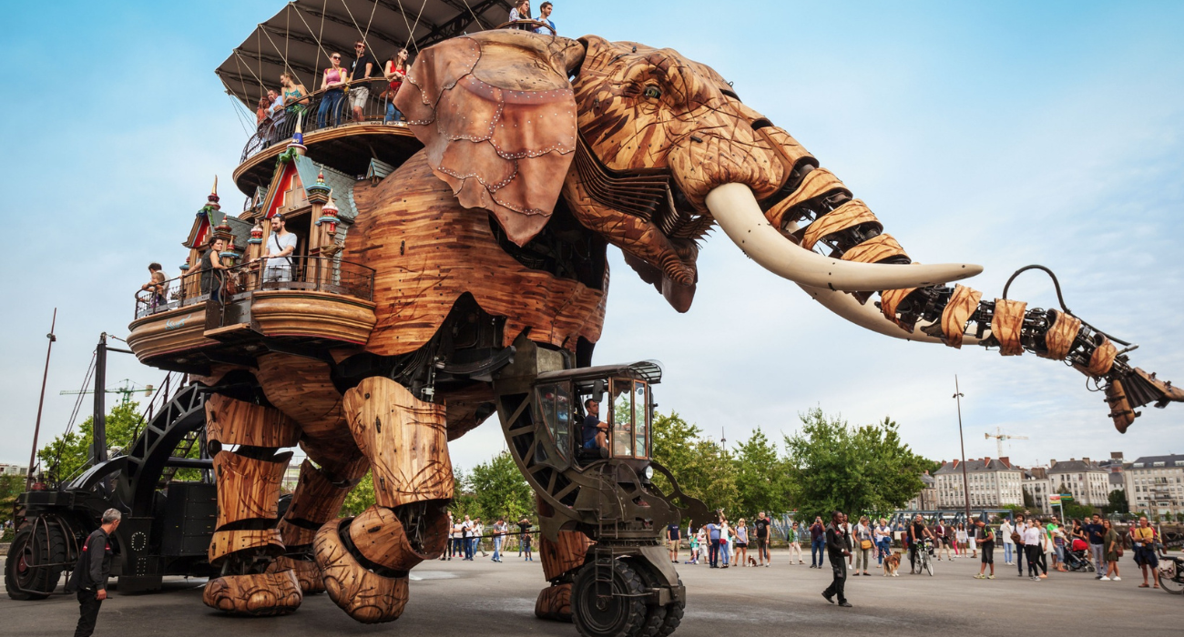 NANTES, FRANCE AUTUMNAL CITY BREAK - Image 4