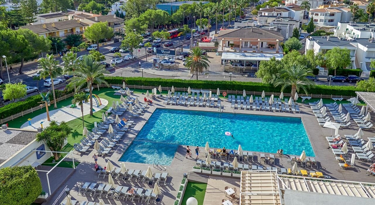 Alcudia Majorca 4* Spring Sunshine Retreat - Image 1