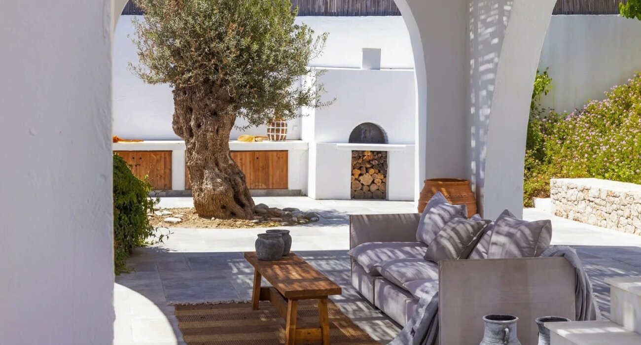 One for the Group Chat – Greece Luxury Villa - Image 4