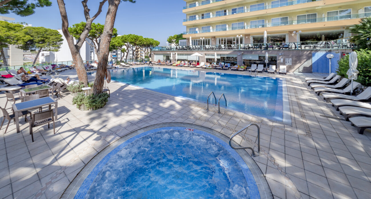 SALOU SPAIN SUMMER SUPER SAVER SPECIAL - Image 2