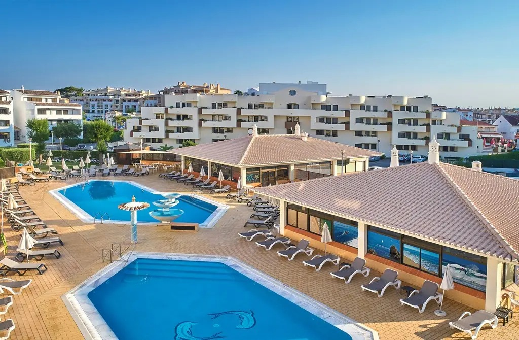 BARGAIN Late April Break to Algarve Portugal - Image 1