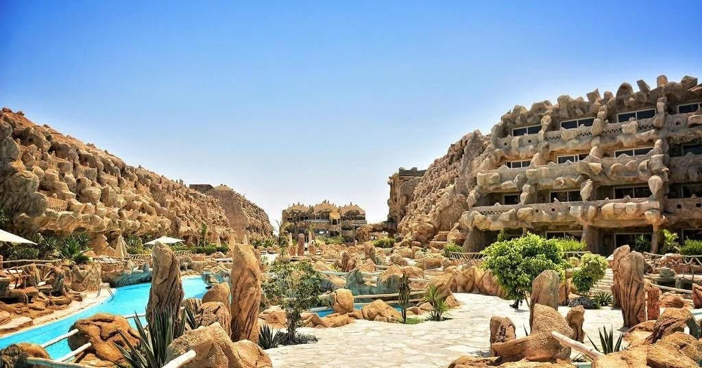 Flintstones Inspired Winter Sunshine in Egypt - Image 2