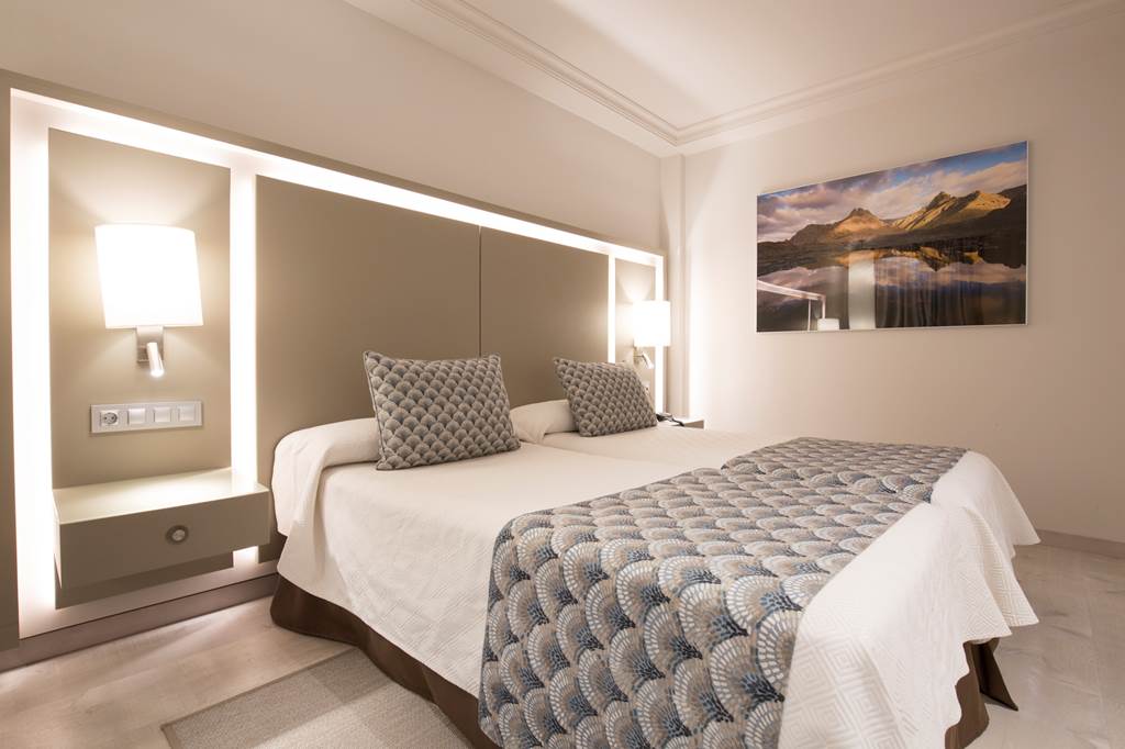 4* Tenerife Top Seller NInja Star - Image 5