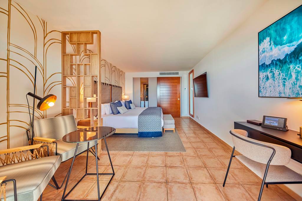 Mid May Luxury 5* Lanzarote BARGAIN Break - Image 2