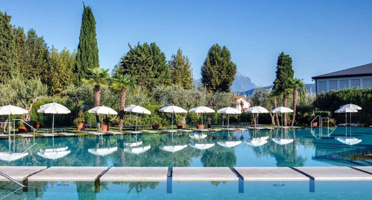 Mid May in Beautiful 4*  Lake Garda Italy - Image 4