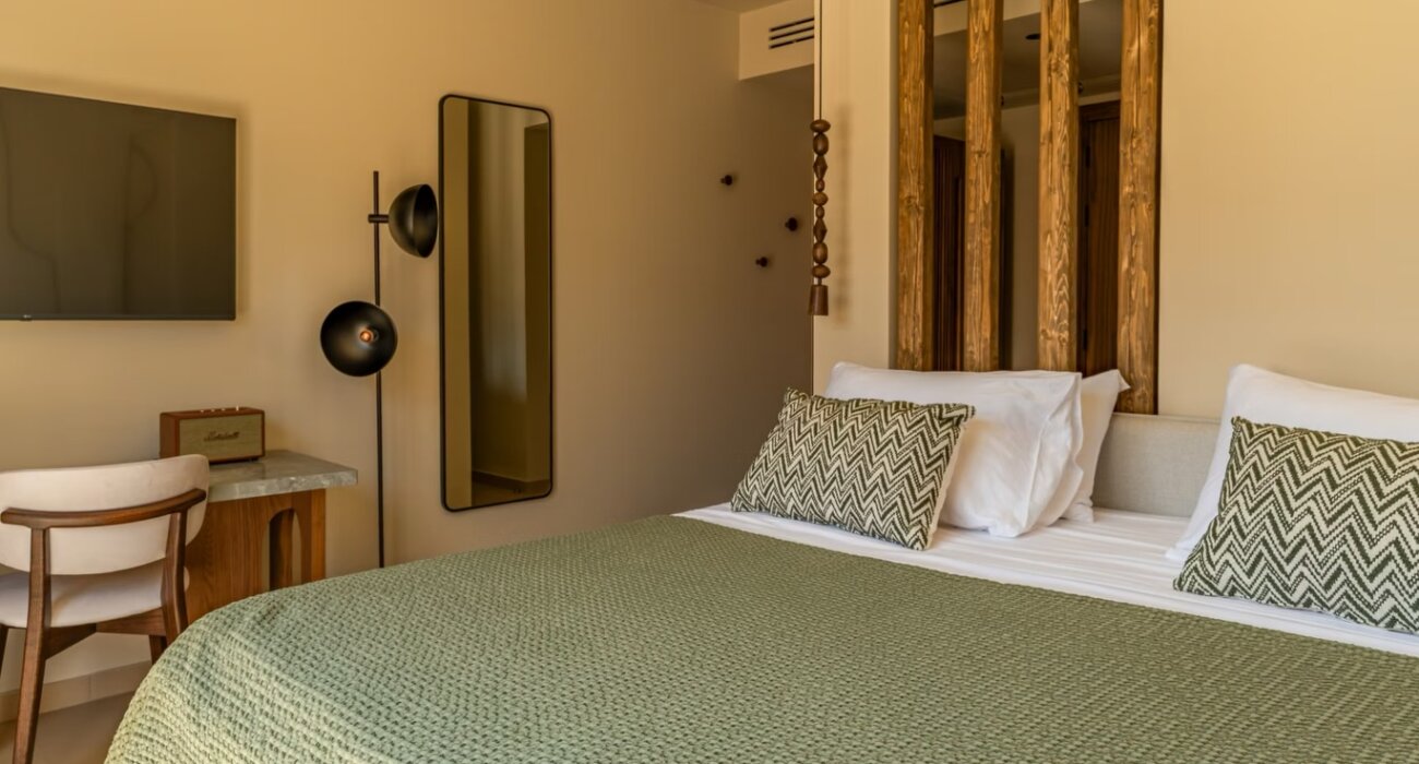 Rhodes Boutique Luxury Autumn Sunshine - Image 4