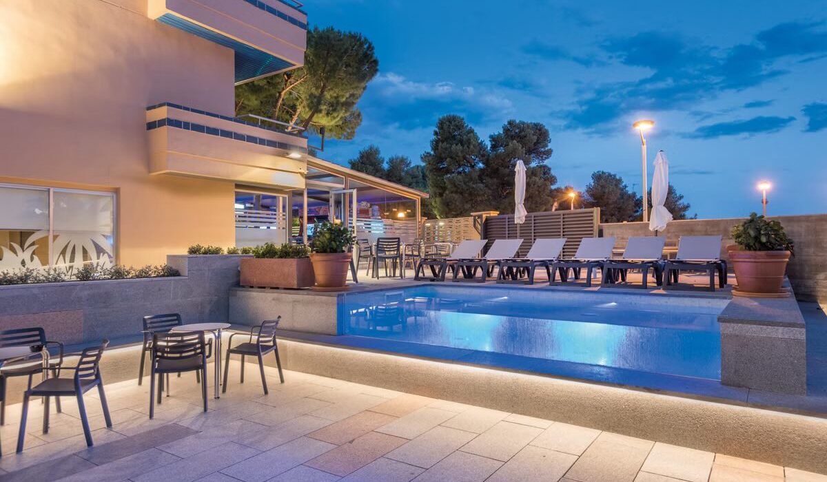 Peak July Salou Spain FAMILY OF 6 Offer - Image 3