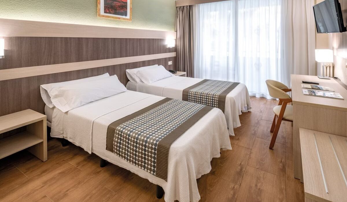 Peak July Salou Spain FAMILY OF 6 Offer - Image 4