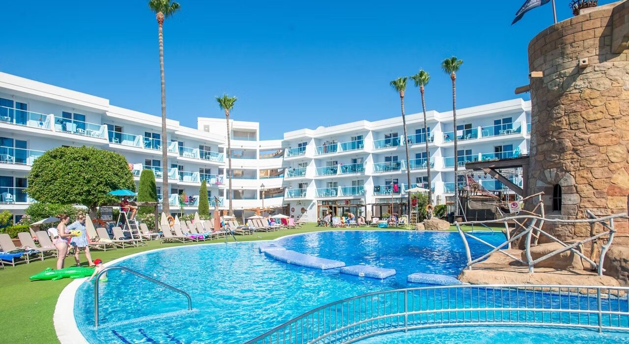 PIRATES VILLAGE SANTA PONSA FAMILY OFFER - Image 1