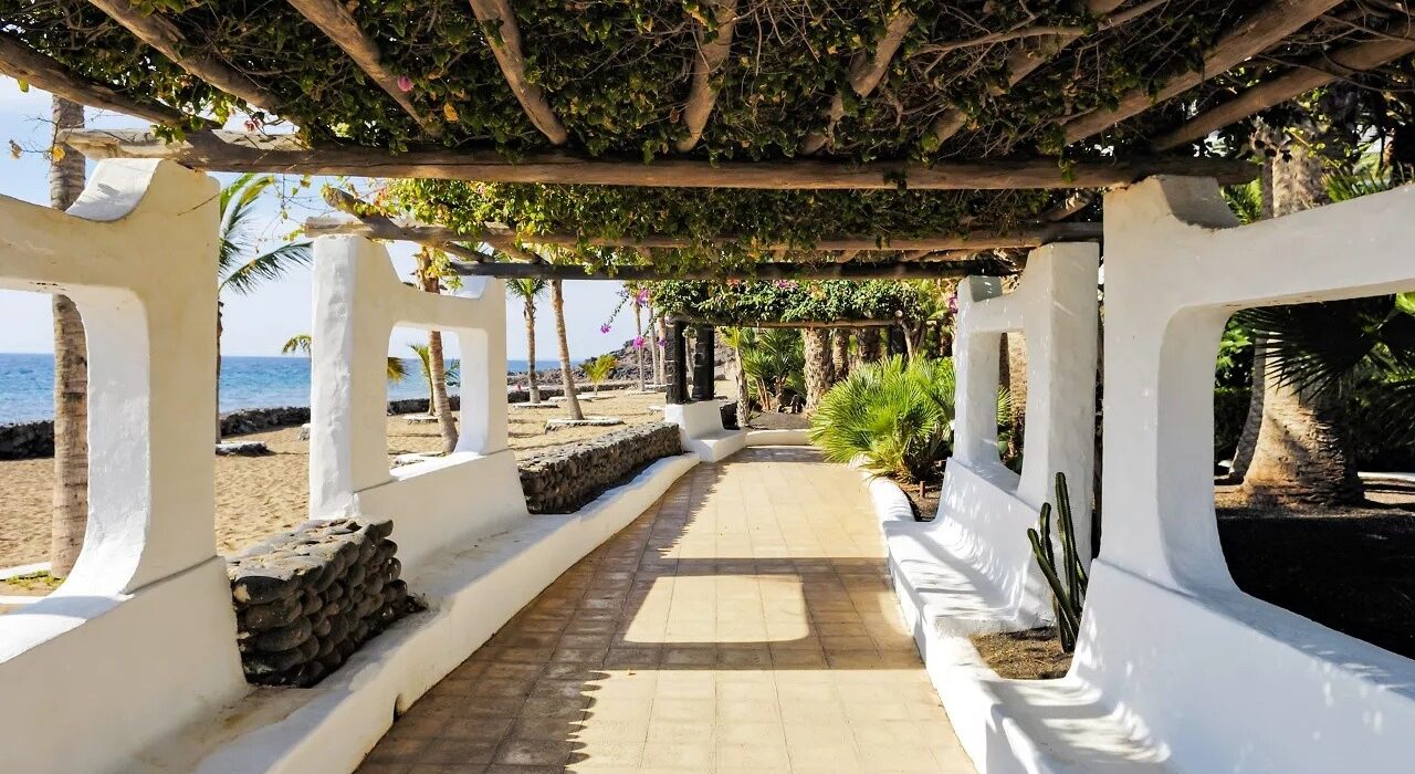 Lanzarote 4* Beachfront Spring Short Break - Image 2