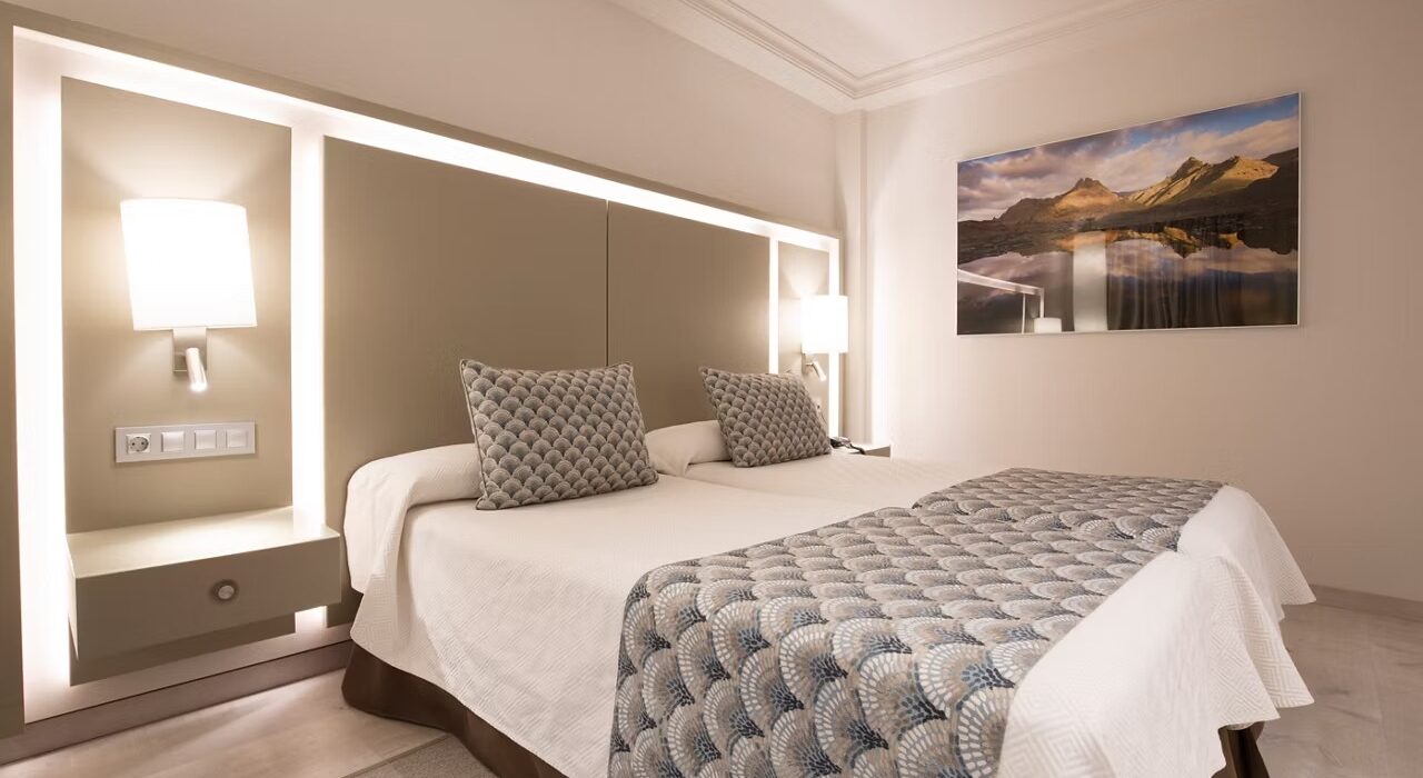 May Bank Hols at Spring Hotel Vulcano Tenerife - Image 3