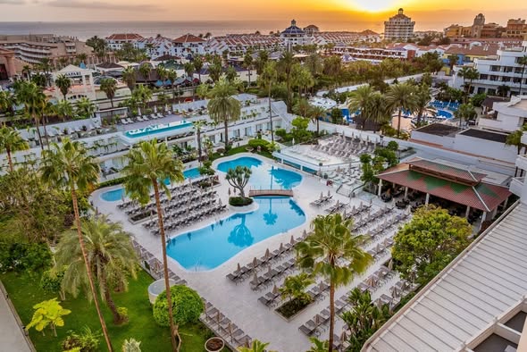 May Bank Hols at Spring Hotel Vulcano Tenerife - Image 5