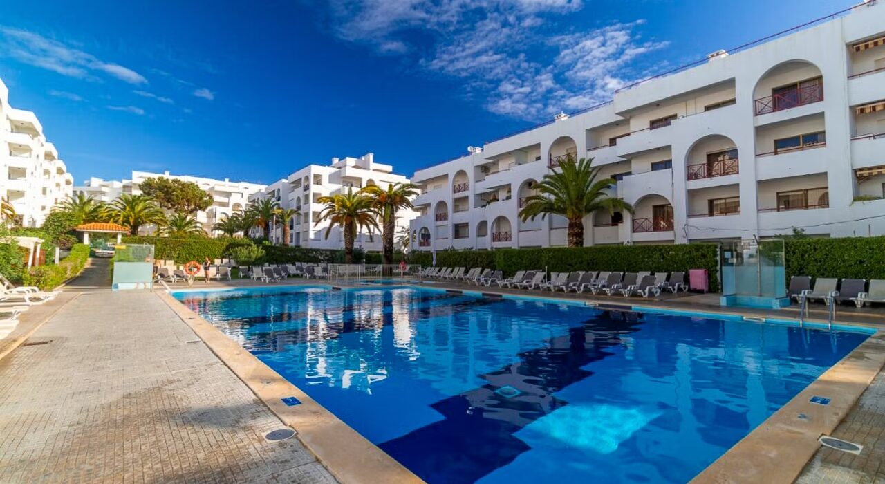 LAST MINUTE GETAWAY TO PORTUGAL - Image 1