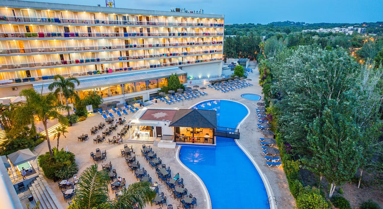 Mid May TWO WEEK Salou Spain BARGAIN Hols - Image 1