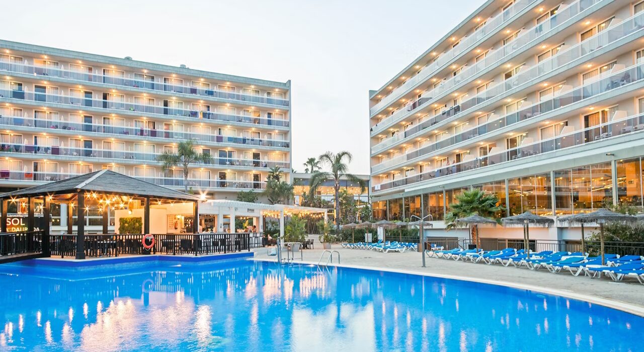 Mid May TWO WEEK Salou Spain BARGAIN Hols - Image 4