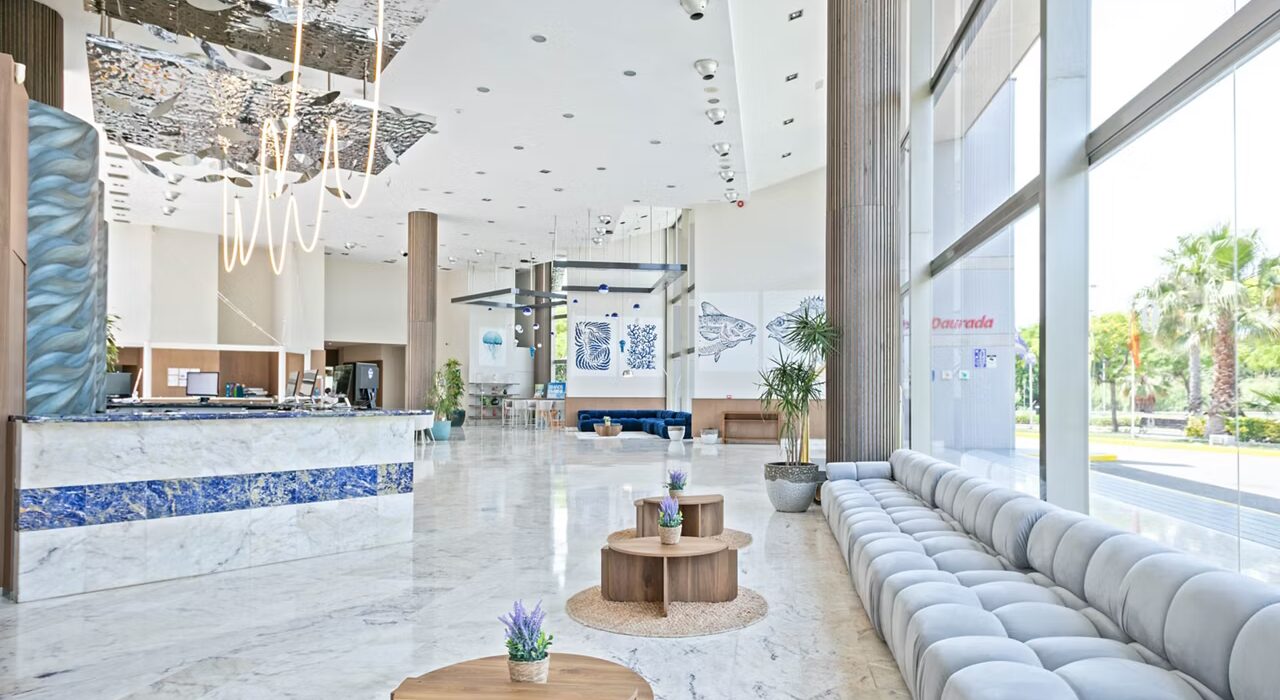 Mid May TWO WEEK Salou Spain BARGAIN Hols - Image 5