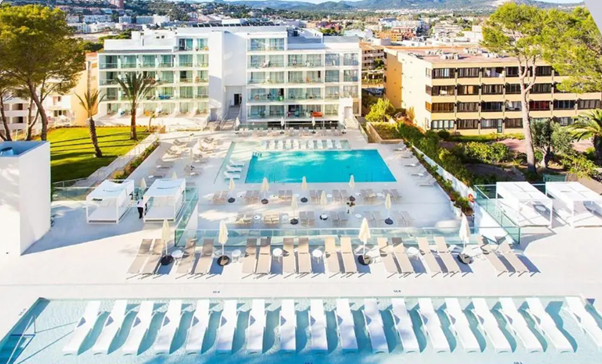 Stylish Santa Ponsa Majorca Autumn Sun Break - Image 2