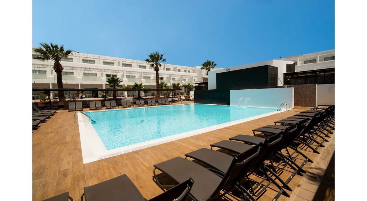 Mid April 4* Lanzarote Mini Sunshine Break - Image 1