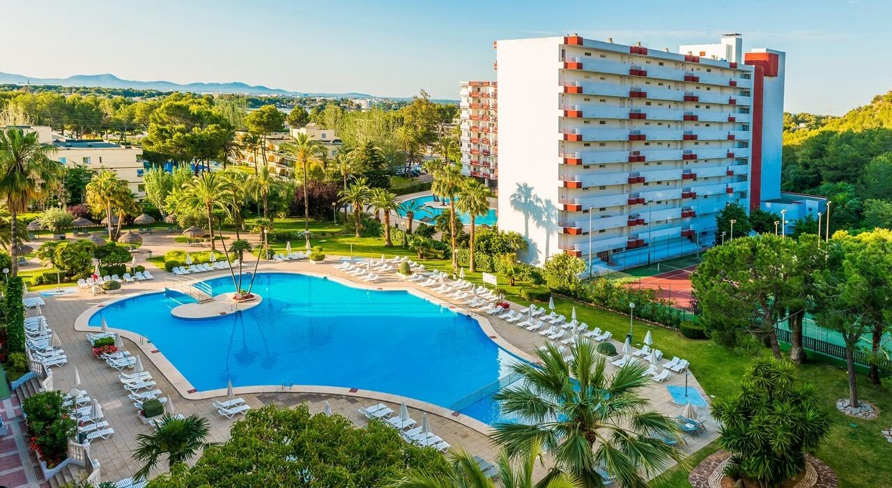 Mid May Family Bargain to Alcudia Majorca - Image 1