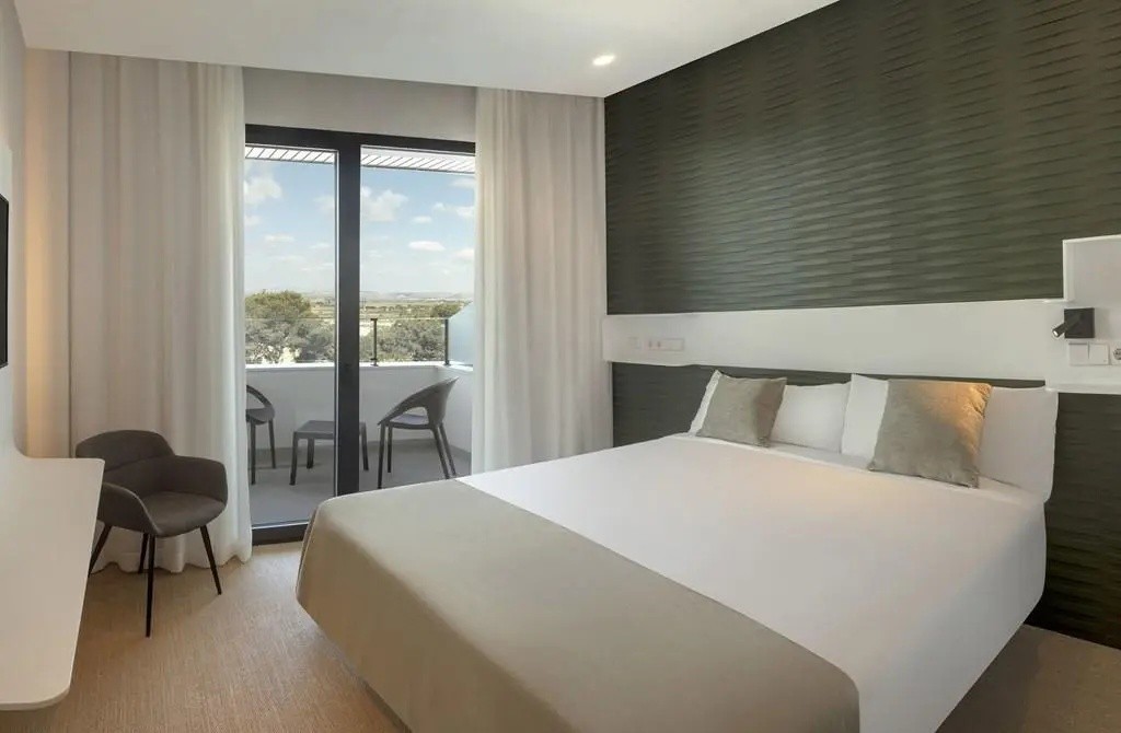 Autumn 4* City Break to Alicante Spain - Image 2