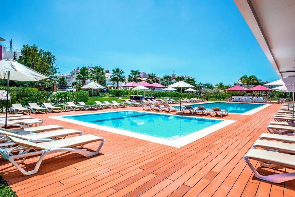 Mid April 4* Algarve Portugal Mini Break - Image 1