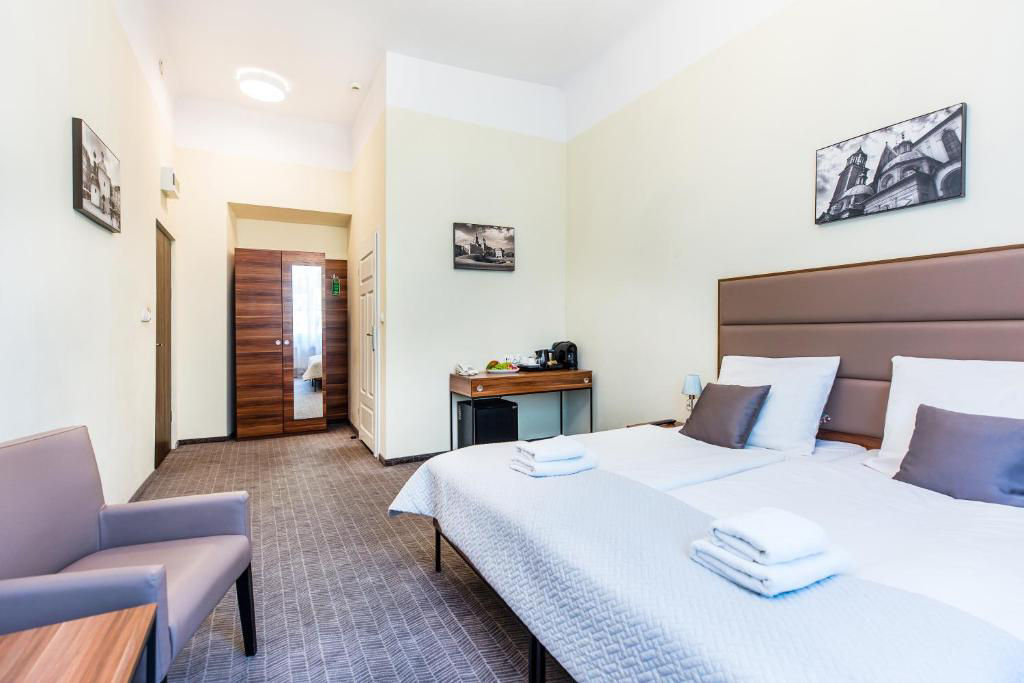 KRAKOW MID SEPTEMBER CITY BREAK - Image 6