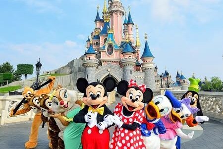 Disneyland Paris 2027 Easter Early Booker